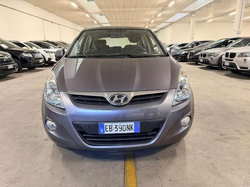 Usata Hyundai i20 Comfort 77 CV (56 kW) 2010 Grigio Utilitaria