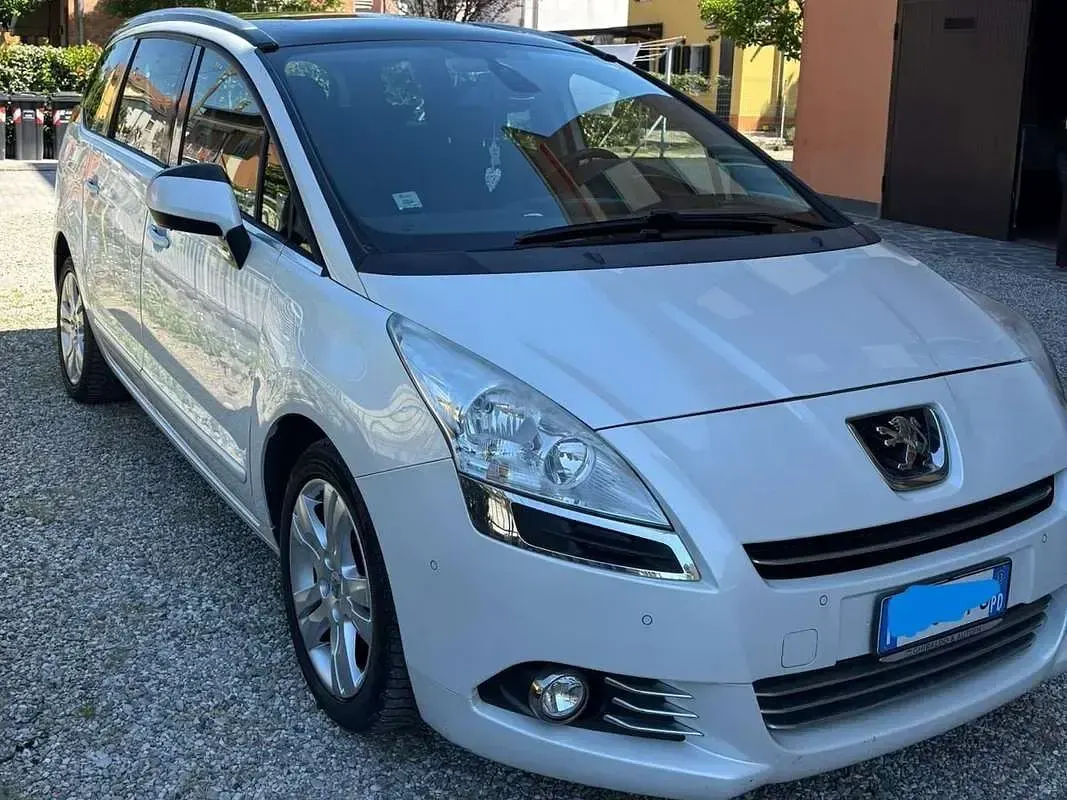 Usata Peugeot 5008 Business-Line 114 CV (83 kW) 2013 Bianco Monovolume