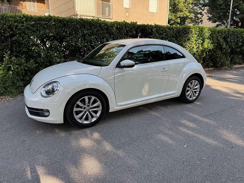 Bianco Usata 2012 VW Maggiolino Design Tre volumi | 9500 € (Ottimo prezzo) - Immagine 1/4