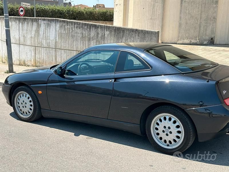Nero Usata 1996 Alfa Romeo GTV Coupé | 8500 € (Buon prezzo) - Immagine 1/4