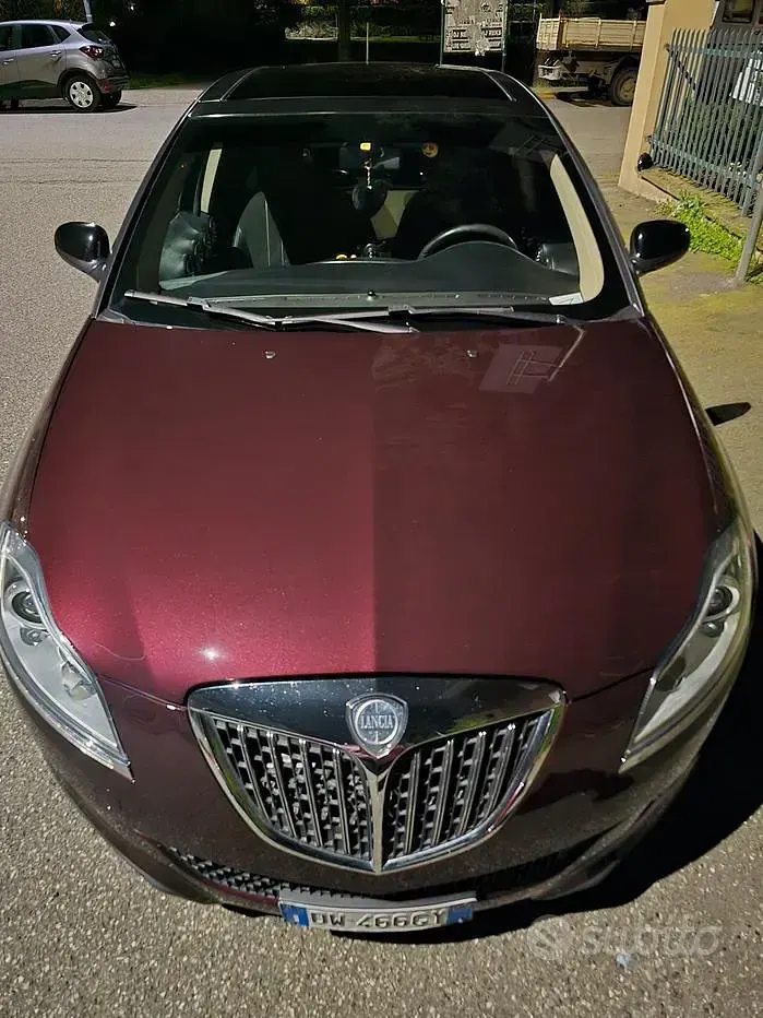 Usata Lancia Delta 165 CV (121 kW) 2008 Rosso Utilitaria