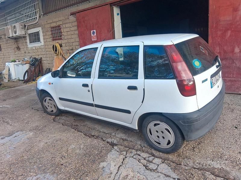 Usata 1999 Fiat Punto Due volumi | 500 € (Super prezzo) - Immagine 1/4