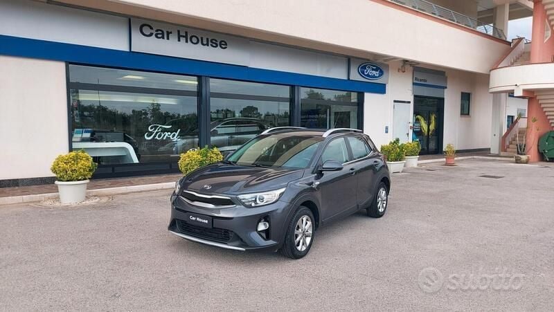 Usata Kia Stonic Style 120 CV (88 kW) 2017 Grigio SUV