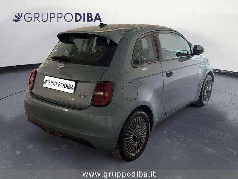 Usata Fiat 500e Passion 86 kW (118 CV) 2021 Azzurro Berlina