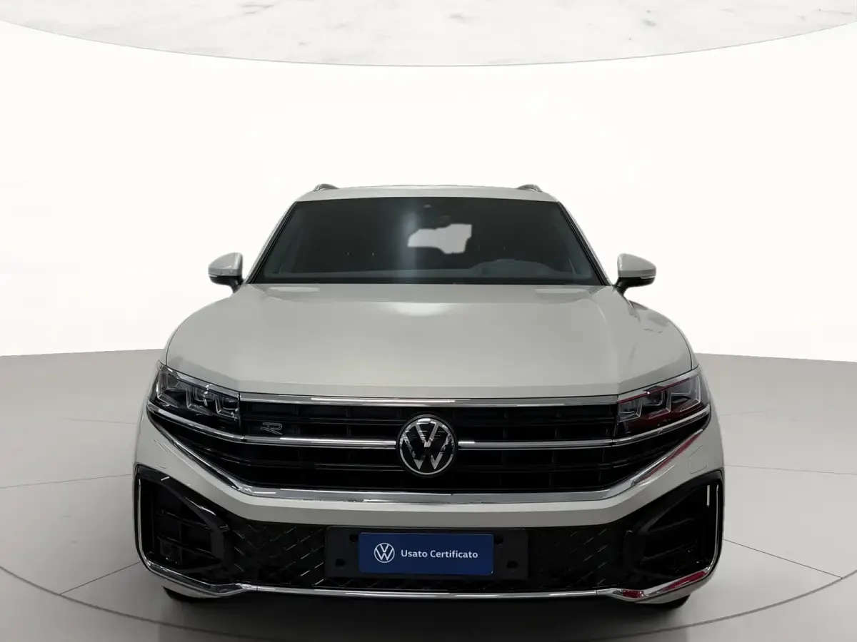 Usata VW Touareg R-line 231 CV (169 kW) 2025 5q sechura beige metallizzato SUV