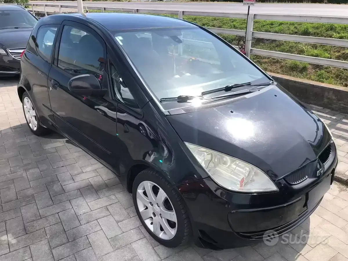 Usata Mitsubishi Colt Invite 75 CV (55 kW) 2006 Nero Berlina