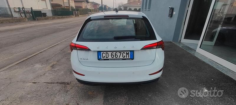 Usata Skoda Scala Ambition 110 CV (80 kW) 2020 Bianco Utilitaria