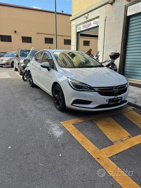 Bianco Usata 2017 Opel Astra Tre volumi | 8000 € - Immagine 1/4