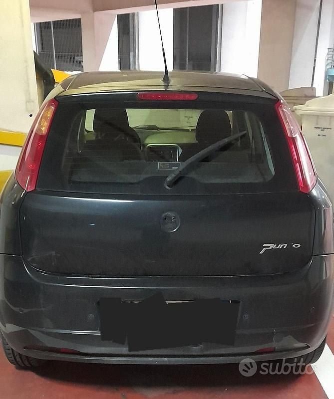 Usata Fiat Grande Punto Dynamic 65 CV (47 kW) 2006 Nero Utilitaria
