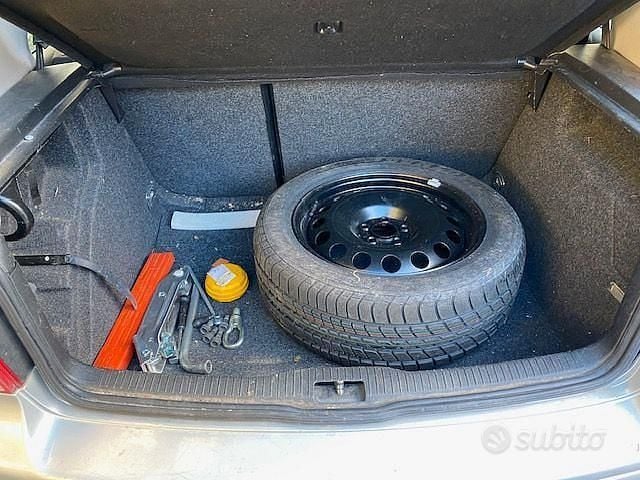 Usata VW Golf IV Highline 105 CV (77 kW) 2003 Berlina