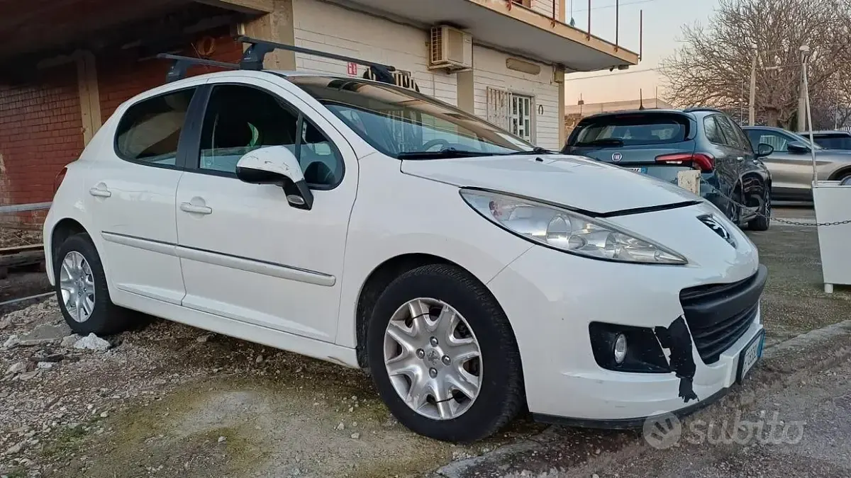 Usata Peugeot 207 70 CV (51 kW) 2013 Bianco Berlina