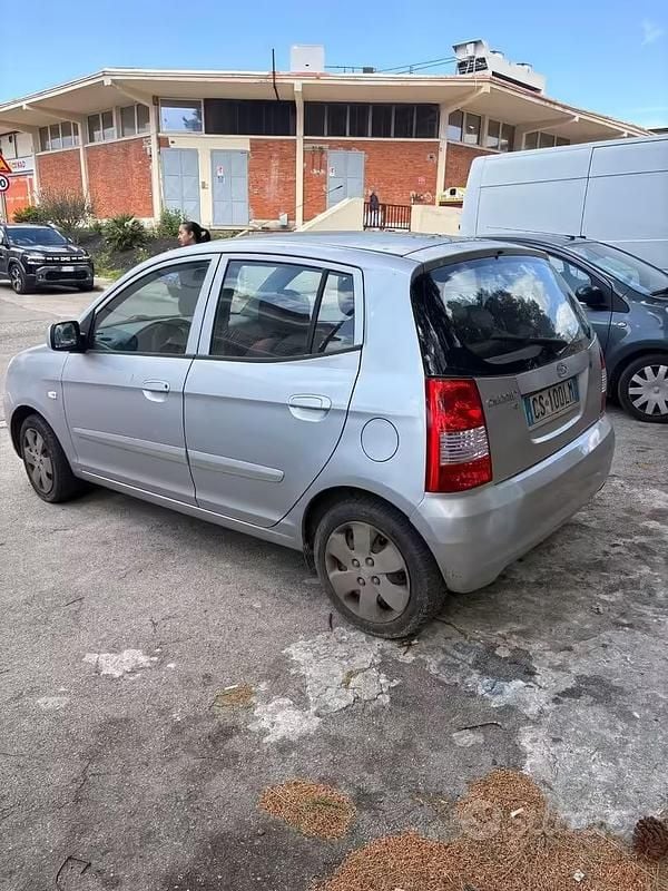 Usata Kia Picanto 65 CV (47 kW) 2004 Grigio Utilitaria