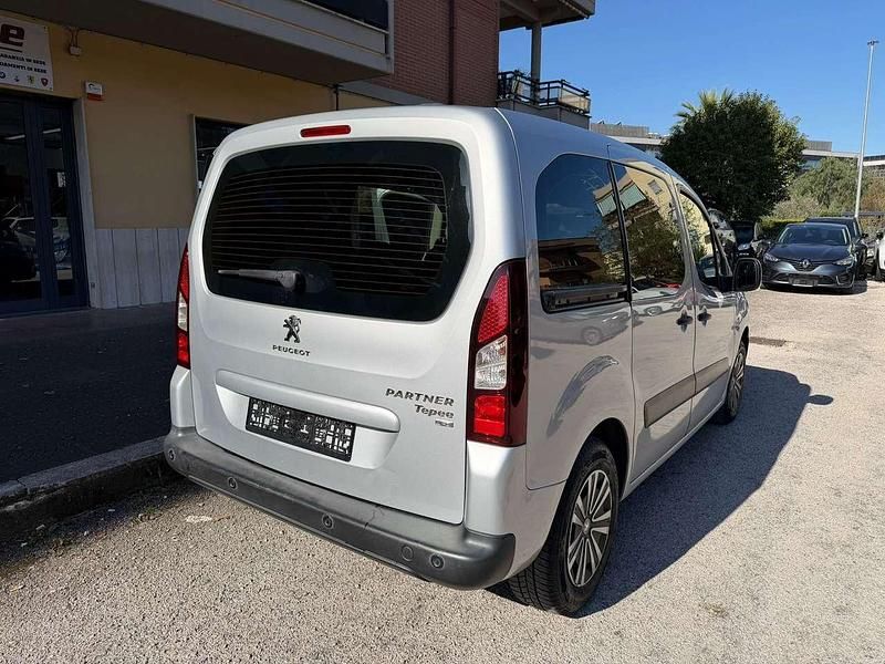 Usata Peugeot TePee Premium 92 CV (67 kW) 2013 Argento Station wagon