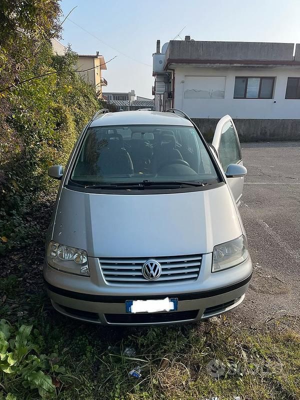 Usata VW Sharan 115 CV (84 kW) 2024 Grigio Monovolume