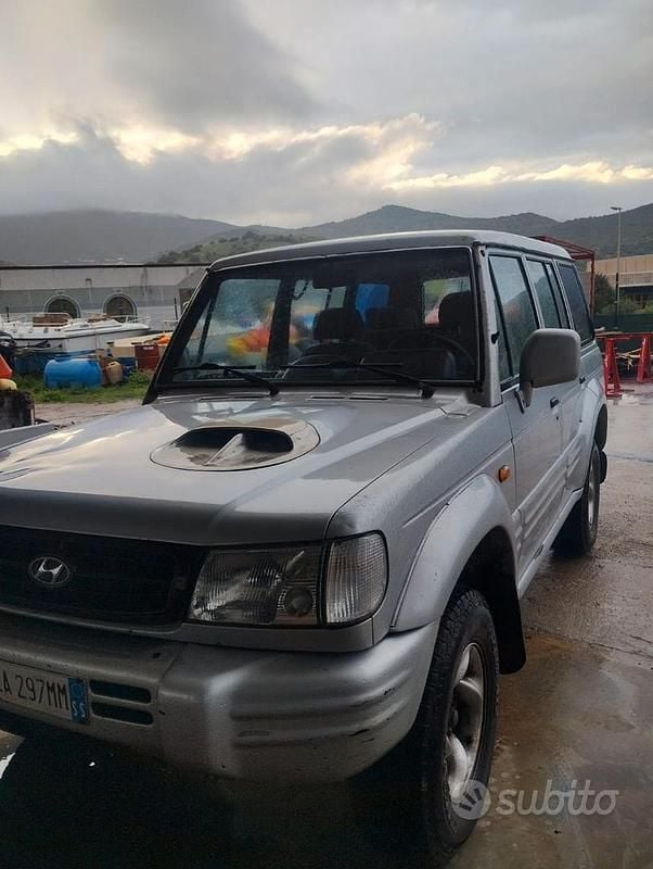 Usata Hyundai Galloper 100 CV (73 kW) 2003 Grigio SUV