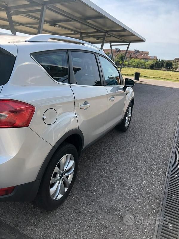 Usata Ford Kuga 136 CV (100 kW) 2009 Grigio SUV