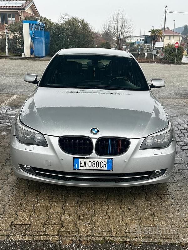 Grigio Usata 2009 BMW 530 M Sport Tre volumi | 6100 € (Super prezzo) - Immagine 1/4