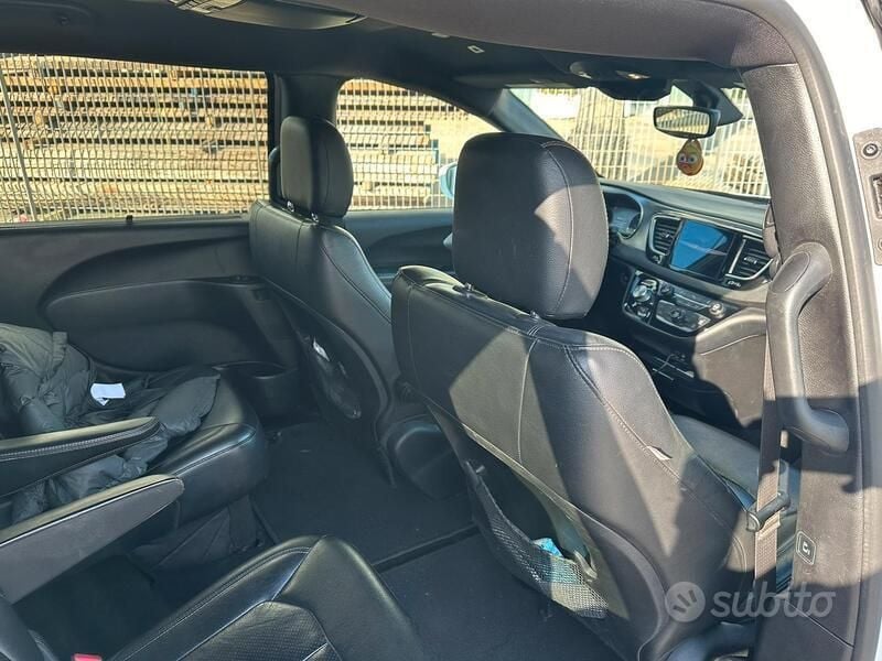 Usata Chrysler Pacifica 291 CV (214 kW) 2018 Bianco SUV