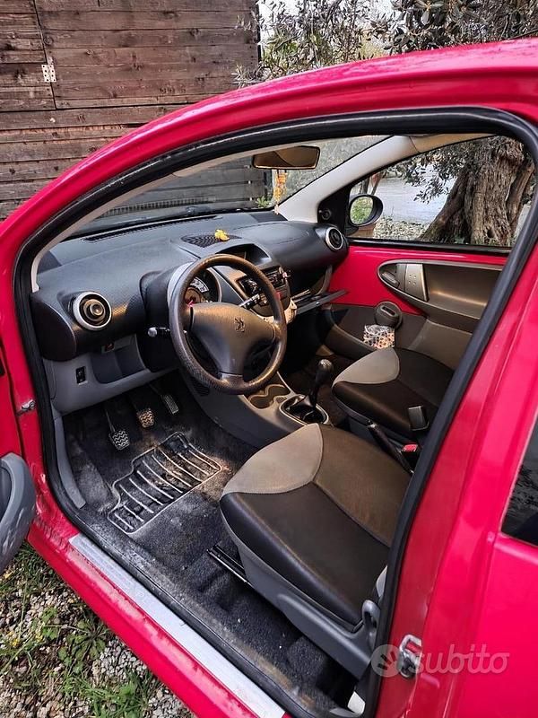 Usata Peugeot 107 68 CV (50 kW) 2010 Utilitaria