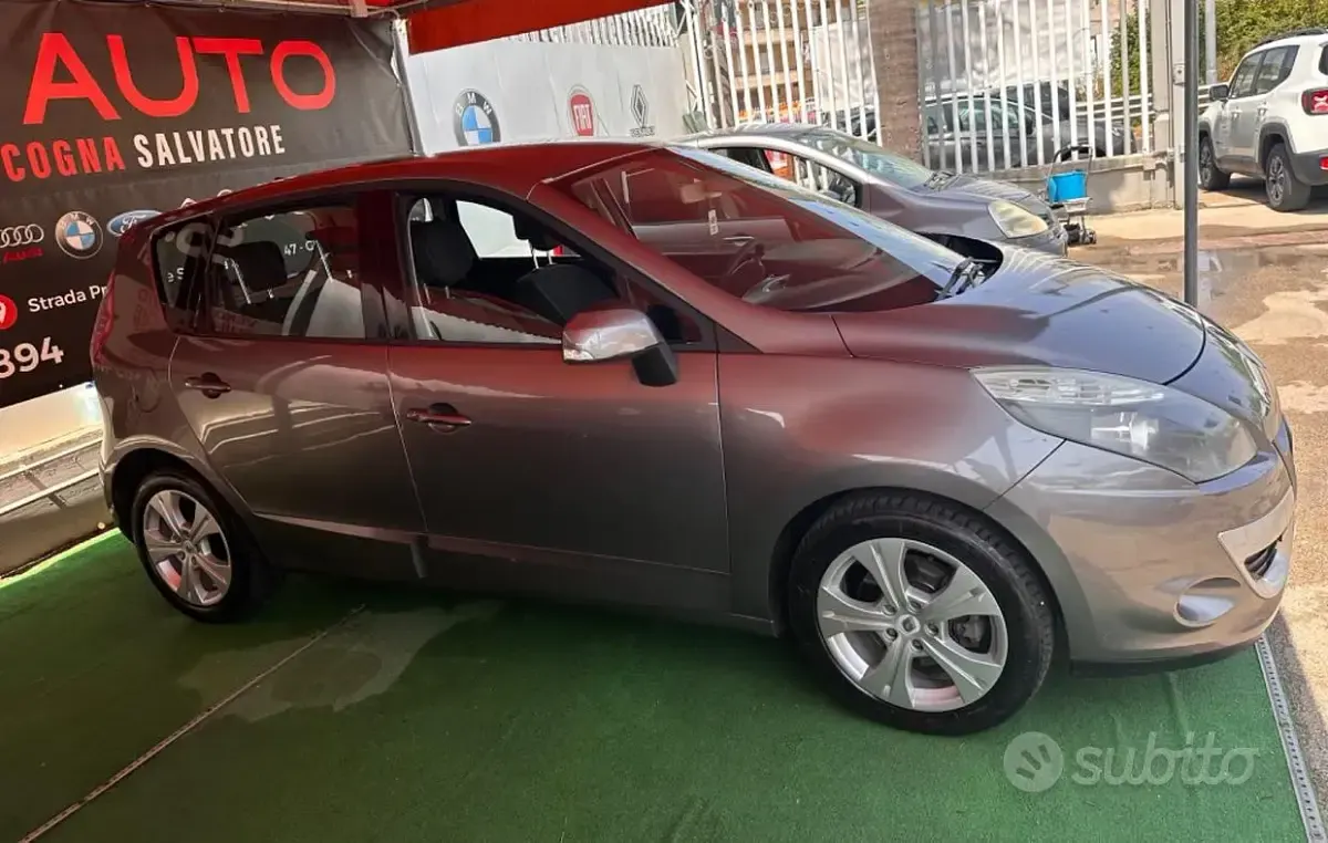 Usata Renault Scénic III 110 CV (80 kW) 2009 Grigio Monovolume