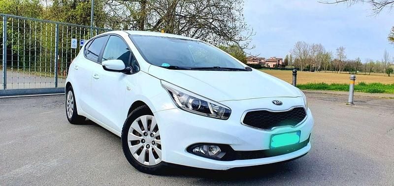 Usata Kia Ceed DREAM-TEAM Edition 116 CV (85 kW) 2015 Utilitaria