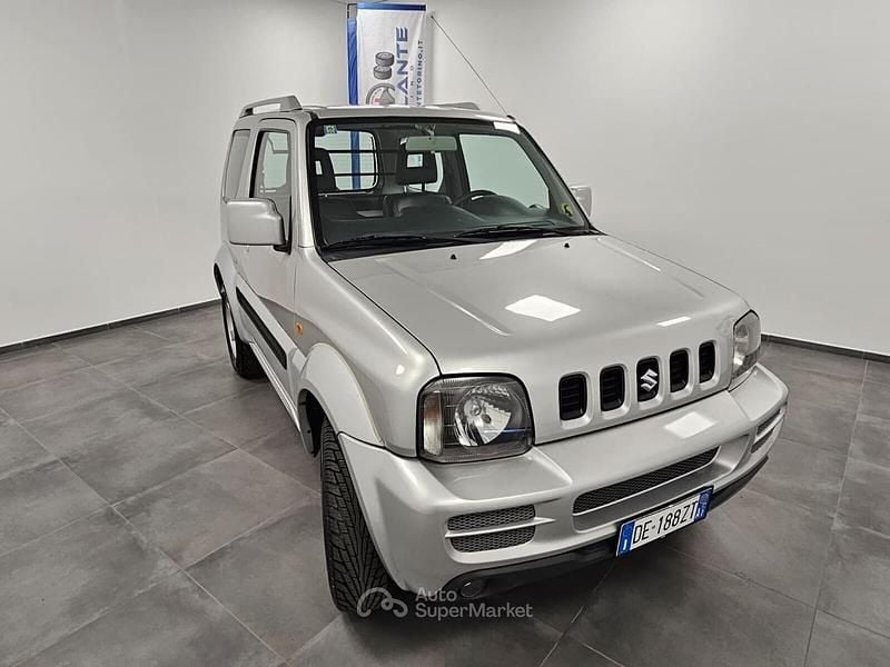 Usata Suzuki Jimny 86 CV (63 kW) 2007 Argento SUV