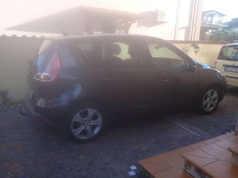 Usata Renault Scénic III Dynamique 110 CV (80 kW) 2011 Monovolume