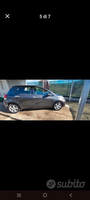 Usata Toyota Yaris 90 CV (66 kW) 2010 Grigio Utilitaria