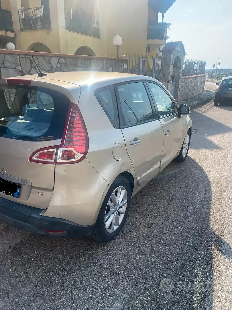 Usata Renault Scénic III 110 CV (80 kW) 2010 Monovolume