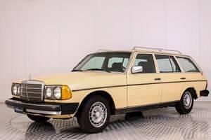 Beige Usata 1979 Mercedes 300 Station wagon | 8900 € - Immagine 1/4