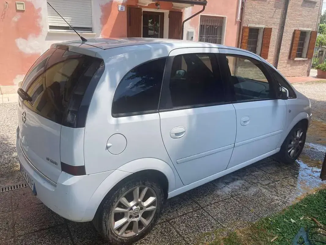Usata Opel Meriva Cosmo 101 CV (74 kW) 2010 Bianco Monovolume