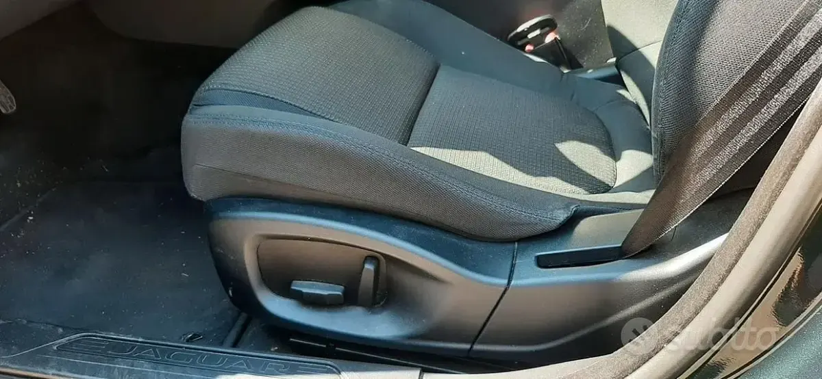 Usata Jaguar XE 200 CV (147 kW) 2017 Verde Berlina