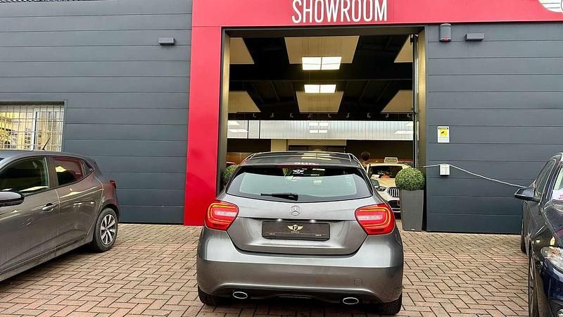 Usata Mercedes A180 109 CV (80 kW) 2015 Grigio Berlina