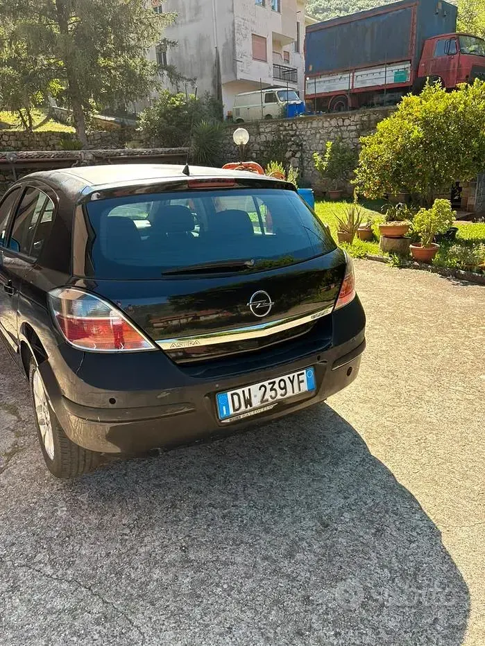 Usata Opel Astra 110 CV (80 kW) 2009 Berlina