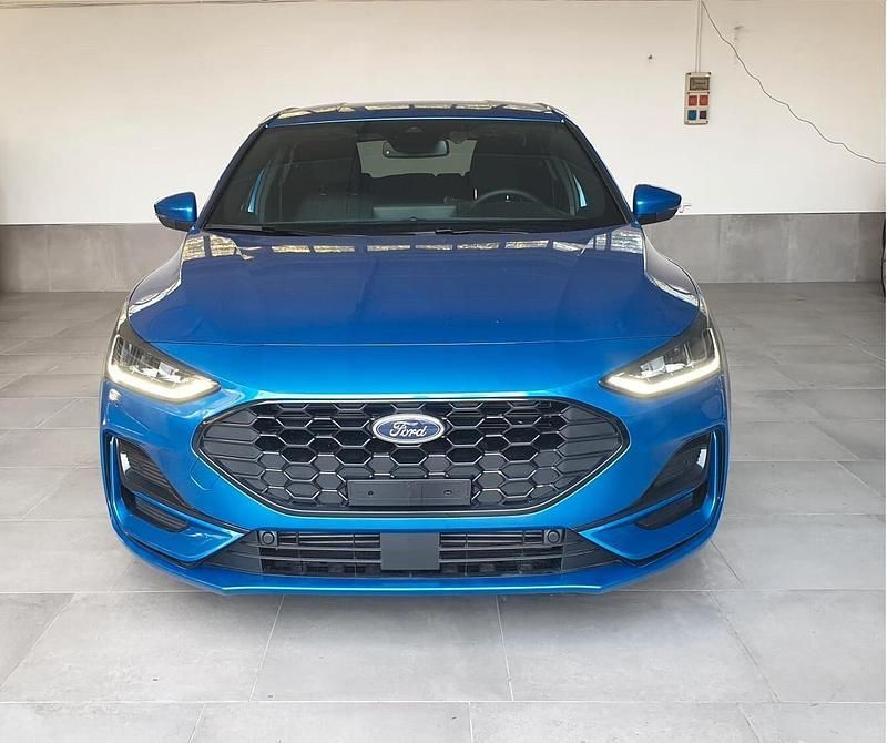 Grigio Usata 2022 Ford Focus ST-Line Berlina | 23.800 € (Cara) - Immagine 1/4