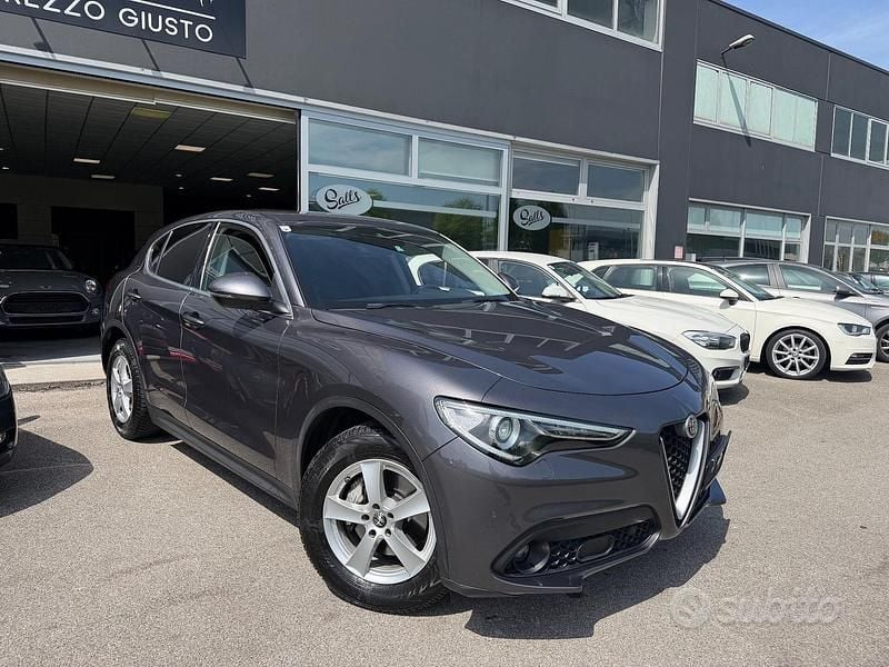 Begagnad Alfa Romeo Stelvio 180 HK (132 kW) 2017 Grå SUV