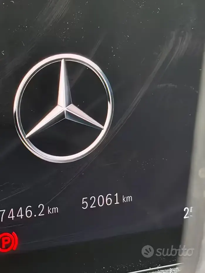 Usata Mercedes GLA180 AMG line 116 CV (85 kW) 2024 Grigio SUV