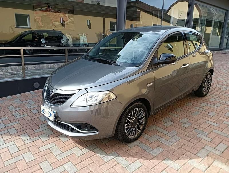 Usata Lancia Ypsilon Platinum 69 CV (50 kW) 2018 Grigio Utilitaria