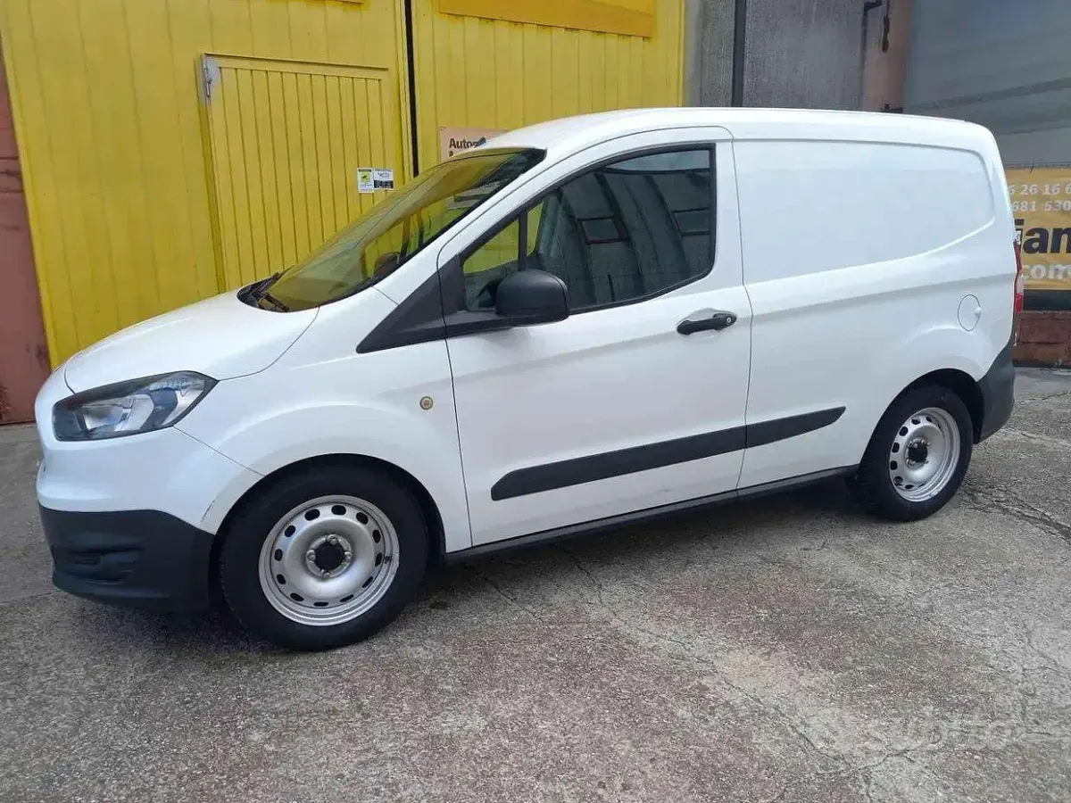 Usata Ford Transit Courier Trend 76 CV (55 kW) 2015 Bianco Furgone