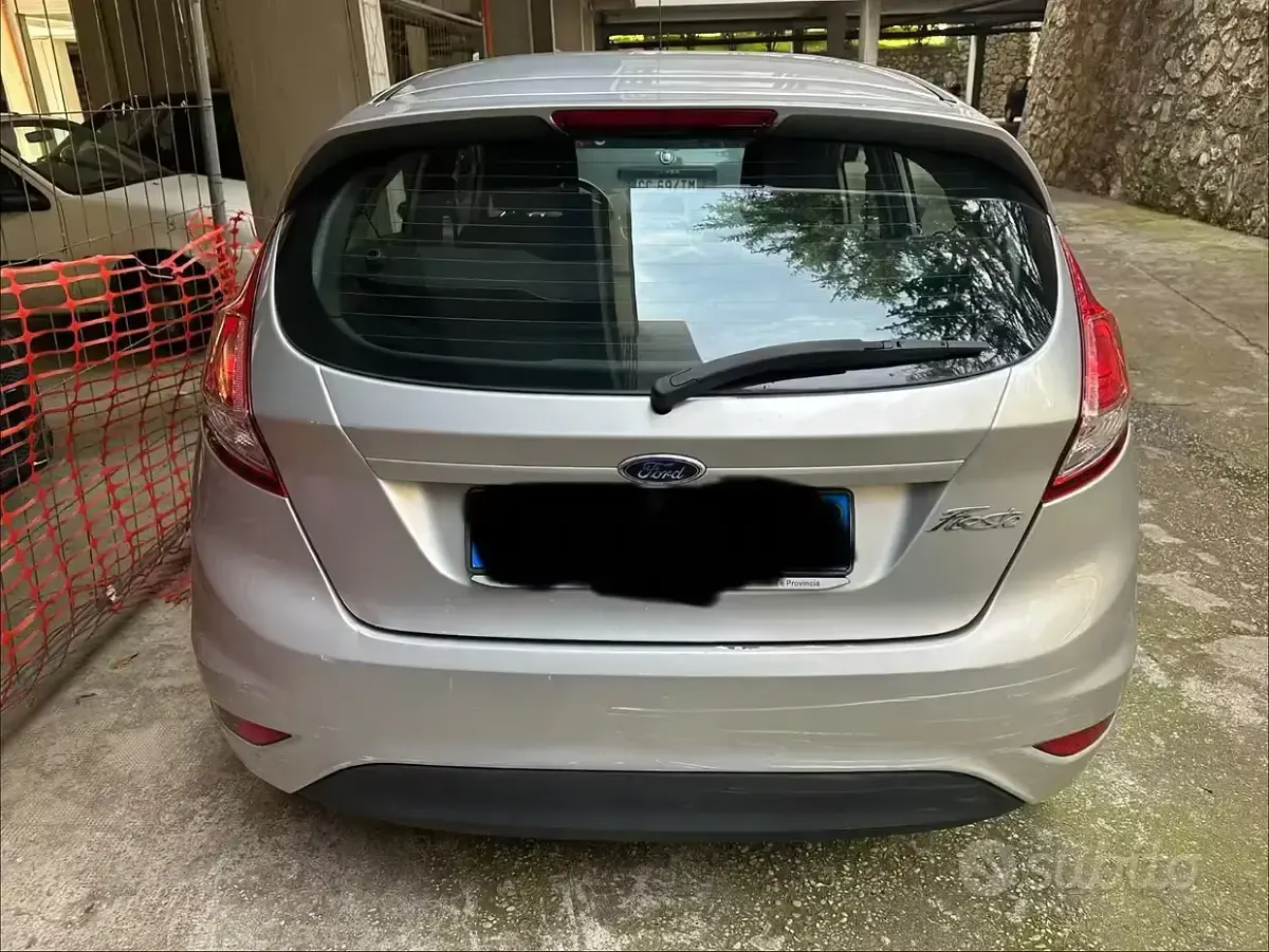 Usata Ford Fiesta Titanium 95 CV (69 kW) 2015 Grigio Utilitaria