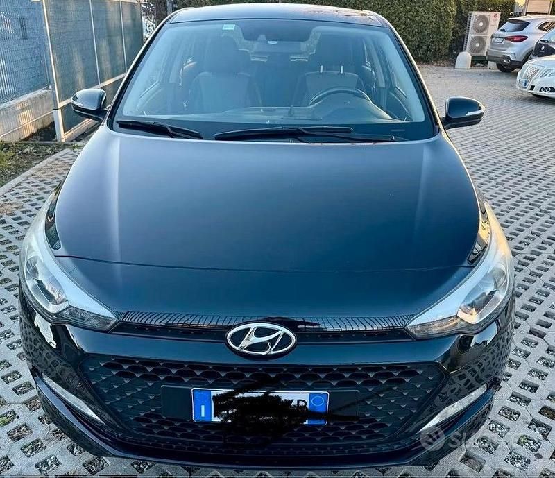 Nero Usata 2016 Hyundai i20 Classic Due volumi | 7000 € (Buon prezzo) - Immagine 1/4