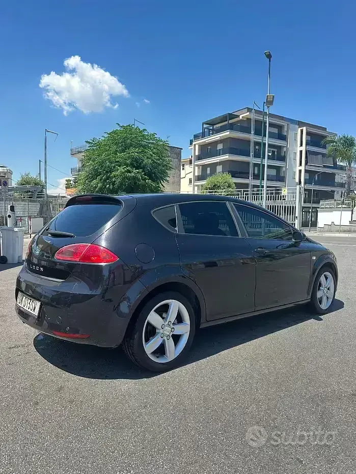 Usata Seat Leon 105 CV (77 kW) 2007 Nero Utilitaria