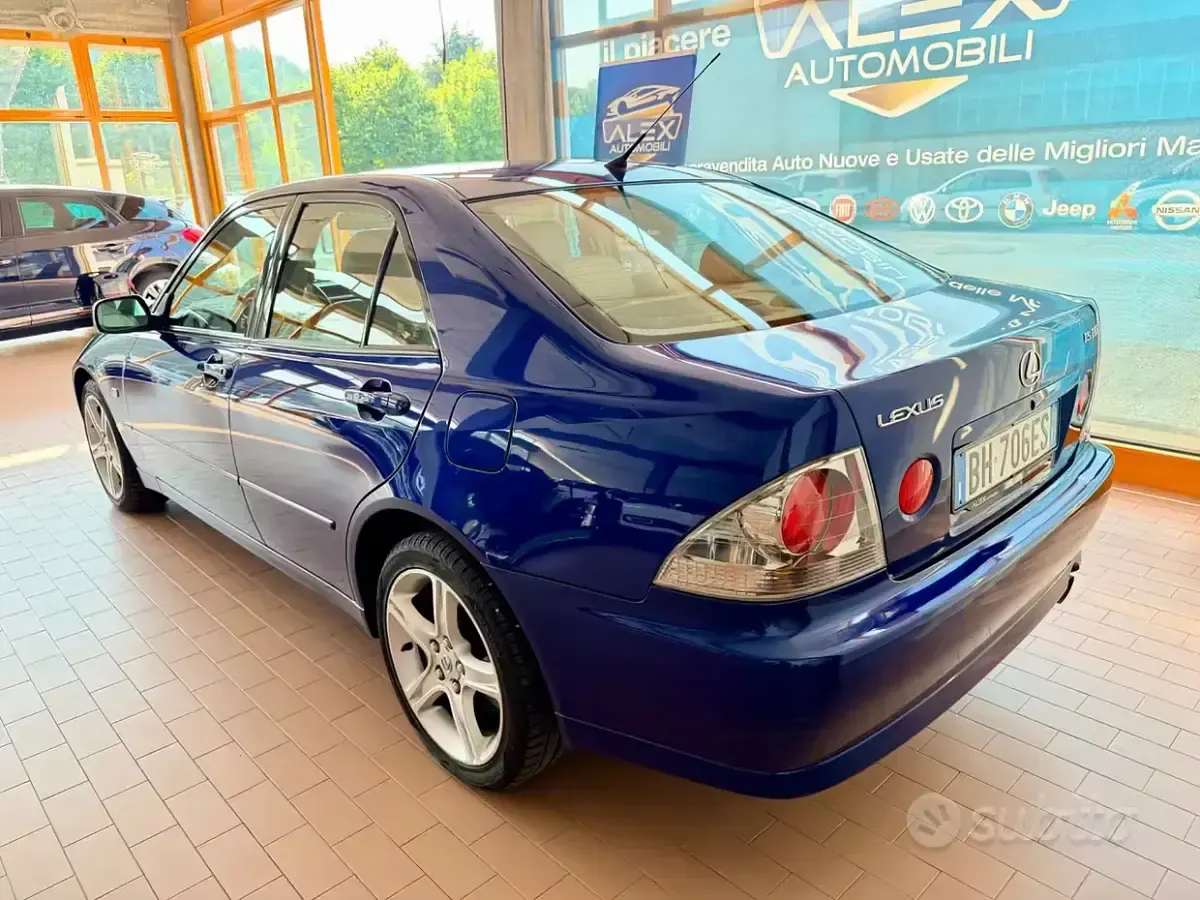 Usata Lexus IS200 155 CV (114 kW) 2000 Blu Berlina
