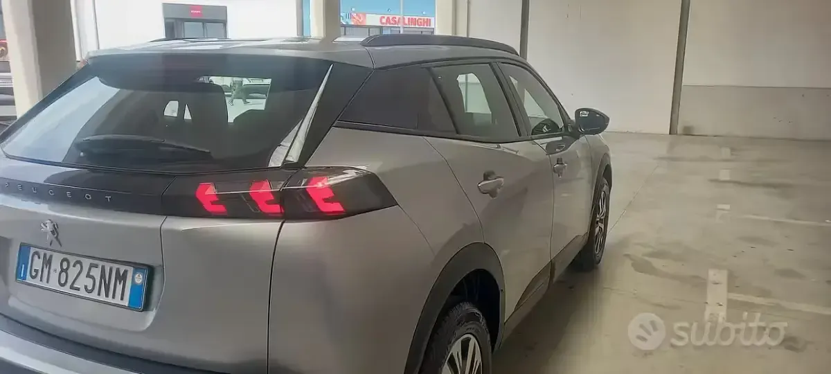 Usata Peugeot 2008 Active 101 CV (74 kW) 2022 Grigio SUV