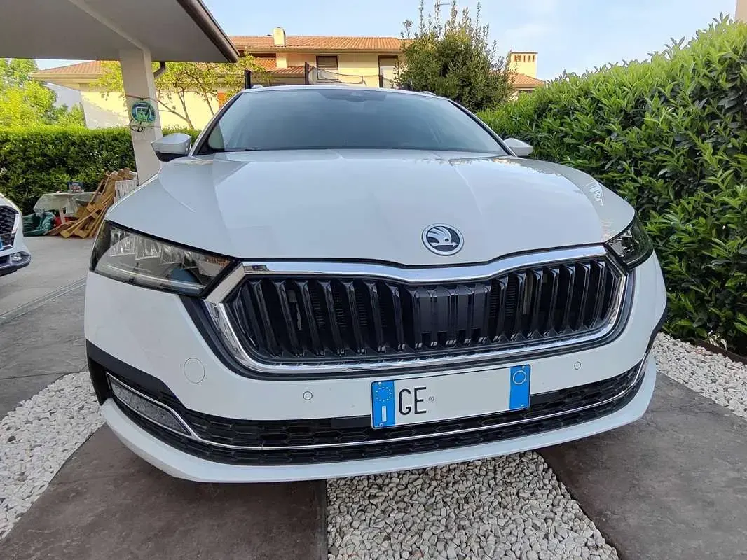 Usata Skoda Octavia Style 150 CV (110 kW) 2021 Bianco Station wagon
