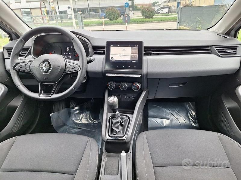 Begagnad Renault Clio V 101 HK (74 kW) 2021 Grå Sedan