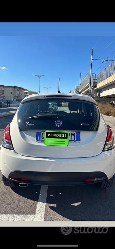 Usado Lancia Ypsilon 69 HP (50 kW) 2022 Citadino