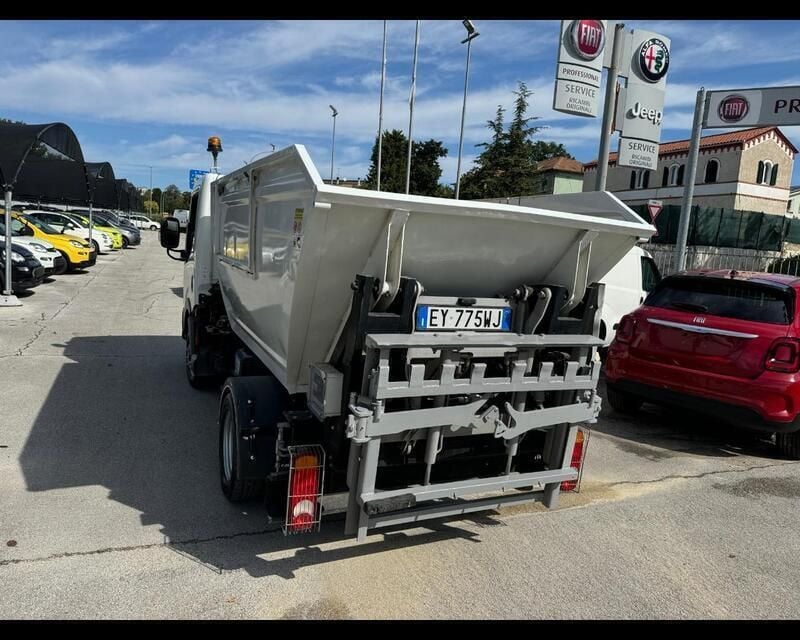 Usata Nissan Cabstar 122 CV (89 kW) 2015 Bianco Pick-up