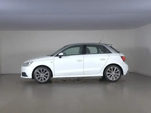 Usata Audi A1 Sportback Admired 95 CV (69 kW) 2018 Bianco ghiacciaio metallizzato Utilitaria