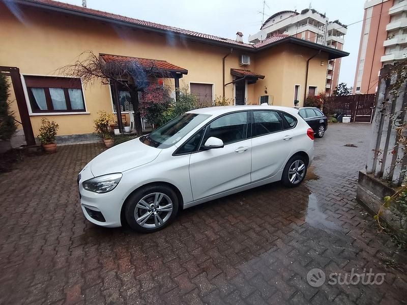 Usata BMW 218 Active Tourer Advantage 150 CV (110 kW) 2017 Bianco Monovolume